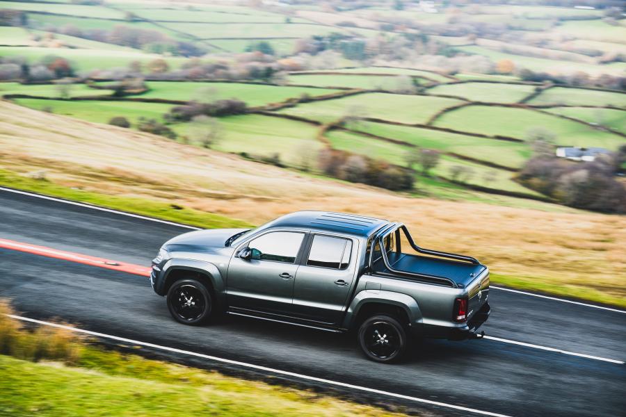  Volkswagen Amarok Double Cab Black Edition 2019 года  (UK) (фото 7 из 34)